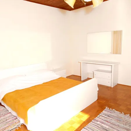 Apartment Apartments By The Sea Privlaka, Zadar - 666 *