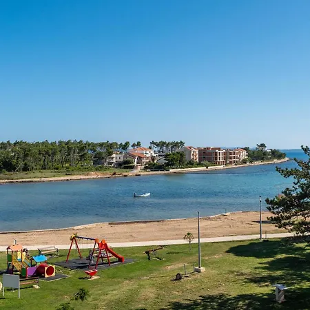 Apartment Apartments By The Sea Privlaka, Zadar - 666