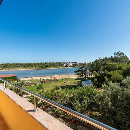 Apartment Apartments By The Sea Privlaka, Zadar - 666 *